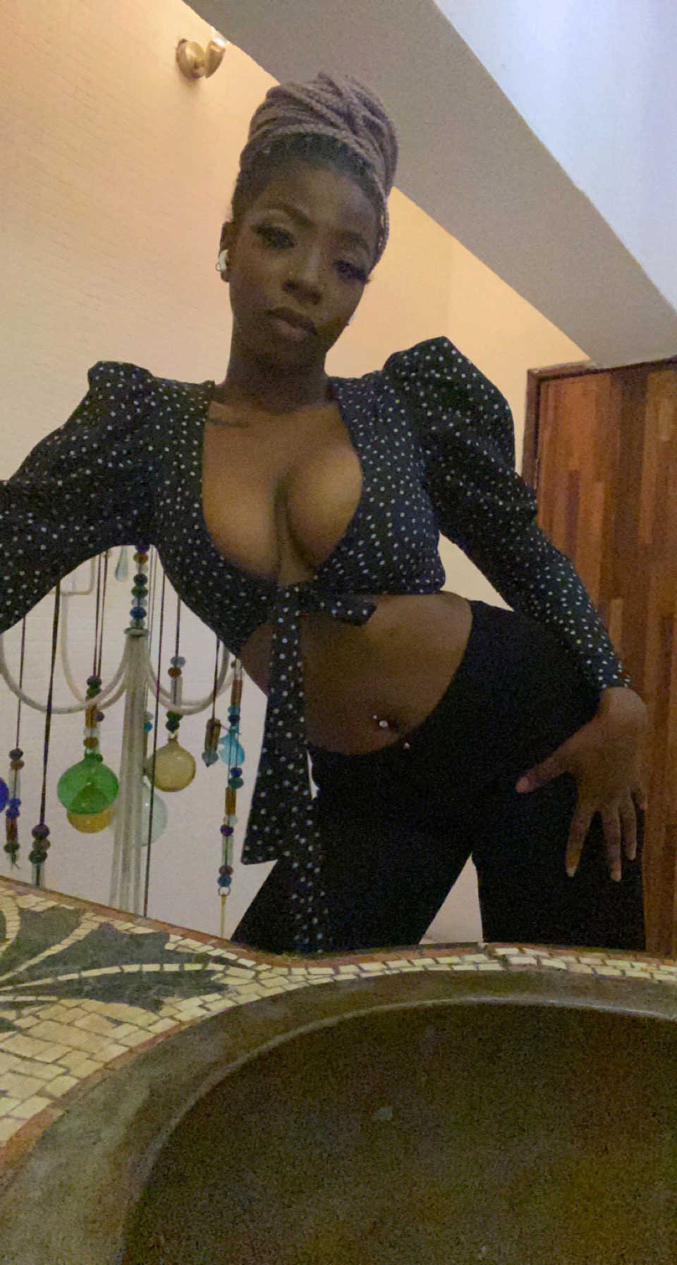 Twitter influencer calls out Lagos restaurant for not allowing her in over her outfit