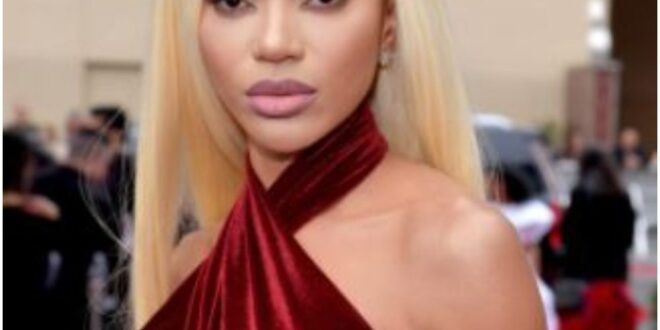 May We Never Give Birth To Such Children – Nigerians Blast Dencia For Calling Her Mother ‘USELESS’