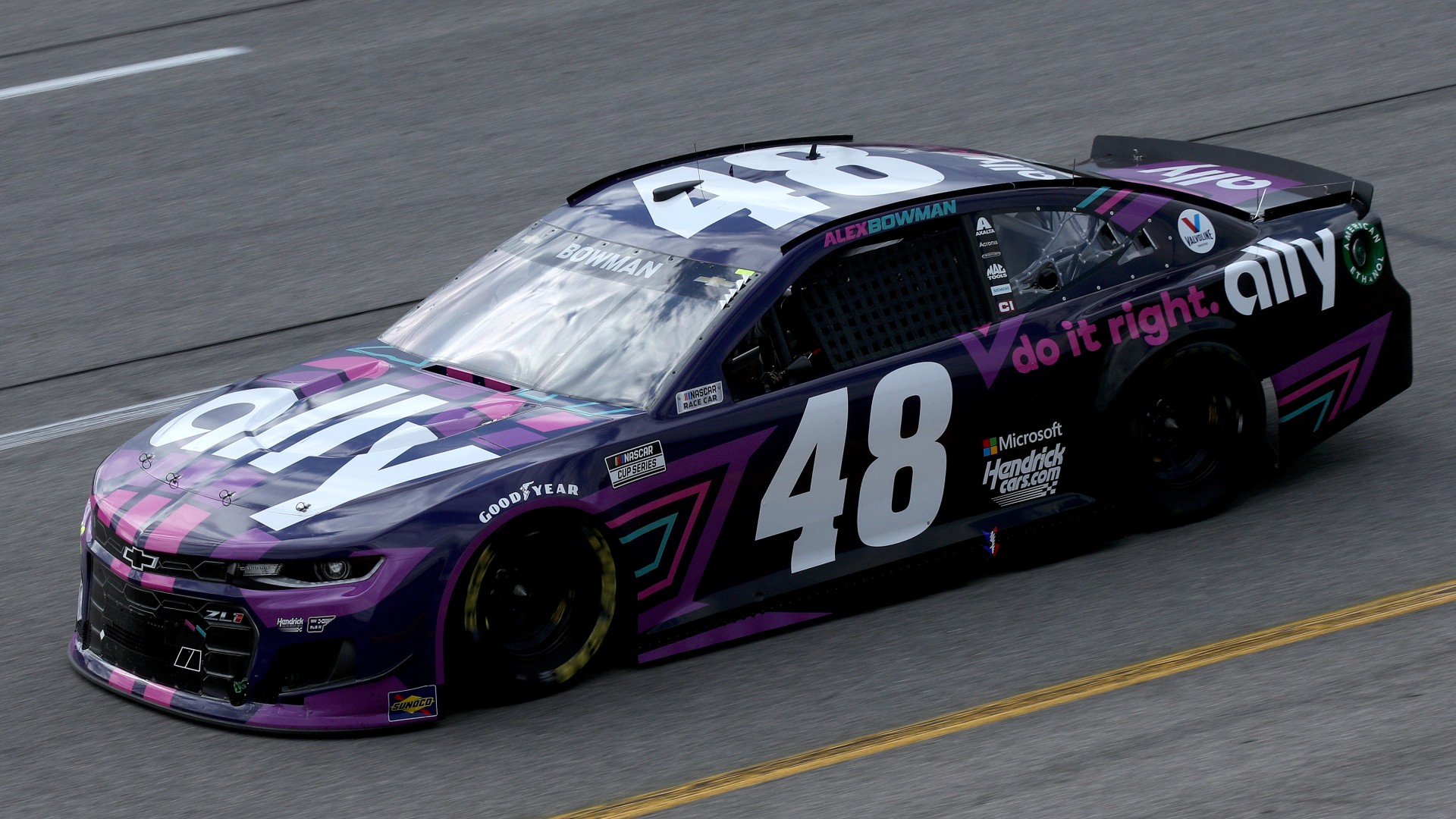 NASCAR at Richmond results: Alex Bowman steals Toyota Owners 400 victory from Denny Hamlin