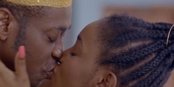Here's the official trailer for 'Ayinla' directed by Tunde Kelani