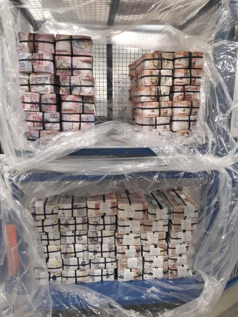 Police arrest drug gang and seize over ?5million cash in Britain?s biggest ever money laundering raid (photos)