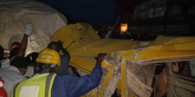 Three injured as truck rams into commercial bus in Lagos (photos)