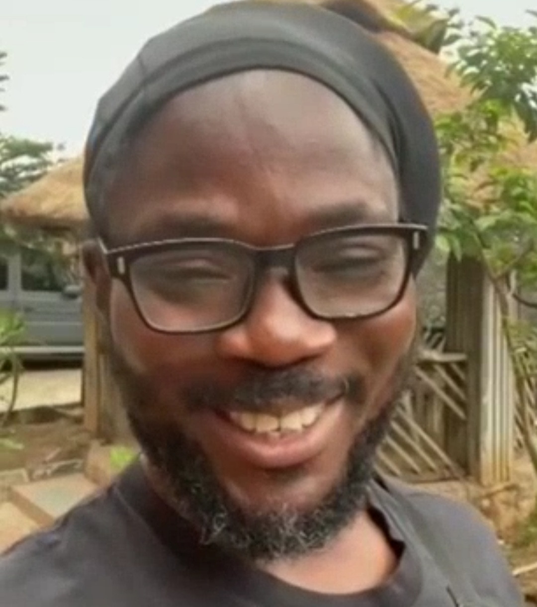 Daddy Showkey treks for over 6 hours from Ojodu to Ajegunle and he livestreamed it (video)