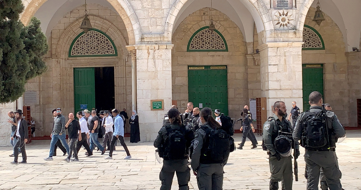 Israeli forces attack Al-Aqsa protesters during Prophet rally