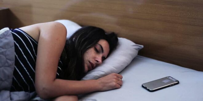Here are 3 undeniable reasons to not sleep with your phone in bed