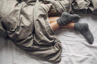 Wearing socks to bed: 5 reasons to start doing it