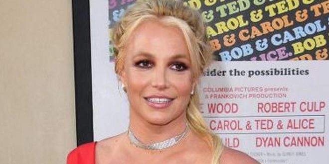 Britney Spears goes completely naked in new Instagram photos