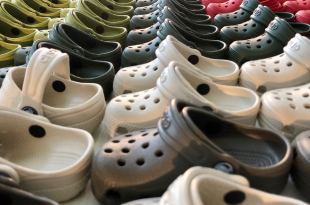 Simple and stylish ways to style your crocs