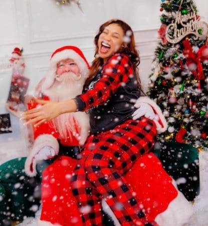 Tonto Dikeh Strikes Pose With Santa, Reveals The Type Of Girl She Has Been This Year