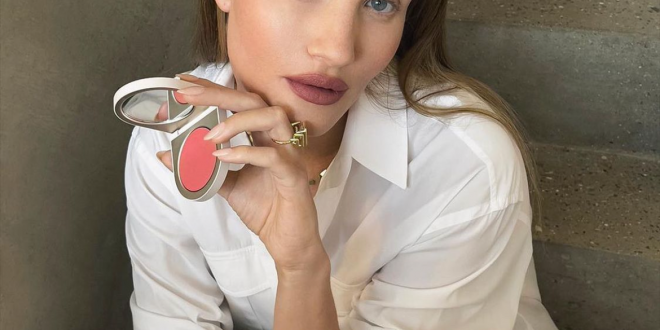 Rosie Huntington-Whiteley's Makeup Routine Is Low-Key But Thoughtful