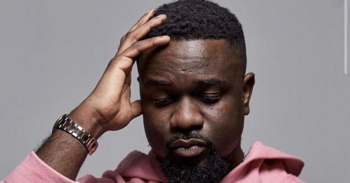 Sarkodie complains of fuel price increase in Ghana; says he'll now stay indoors