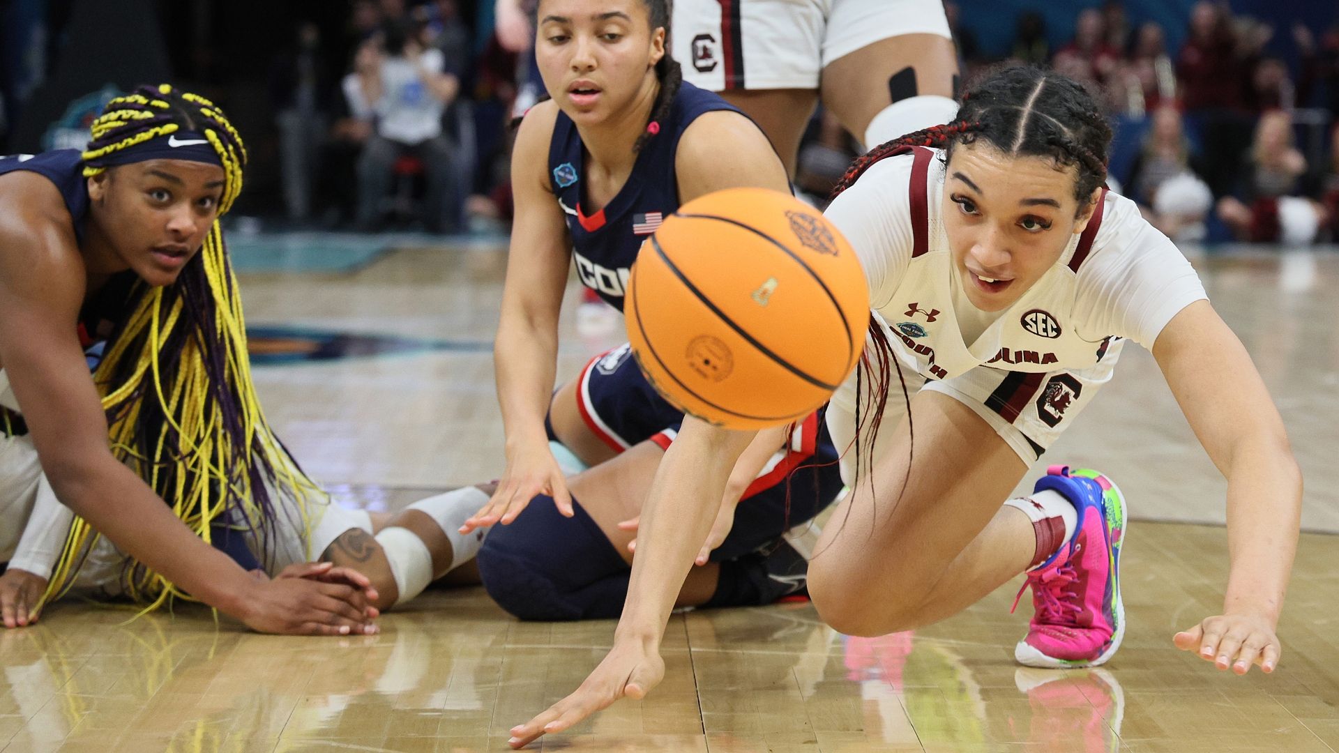 Gamecocks defeat UConn to chase down national title