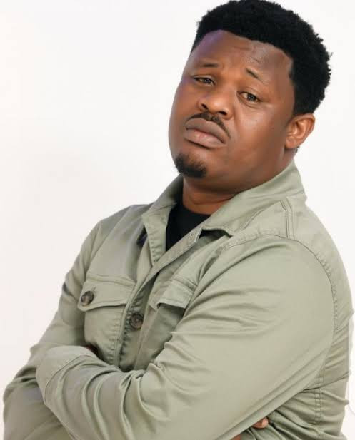 Comedian Efe Warriboy throws major shade at his colleagues on tour in the UK