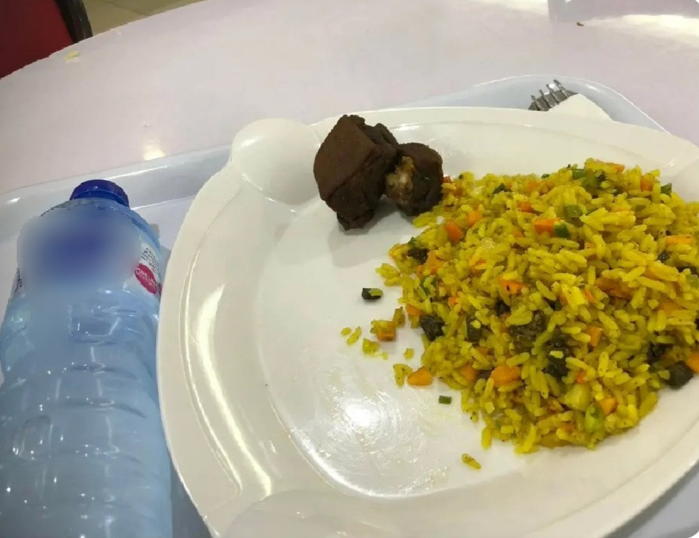''I am tired of Island''- Twitter user writes as she shares photo of the paltry food she was served after being charged N3800