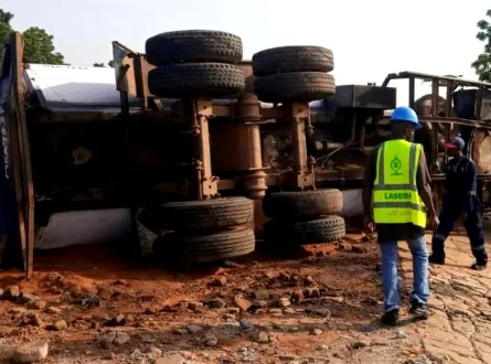One body recovered as truck and four vehicles collide on Otedola bridge