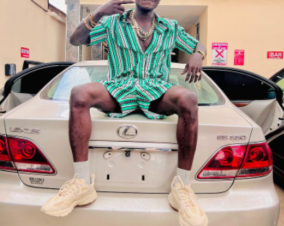 Singer Portable acquires new whip (photo)