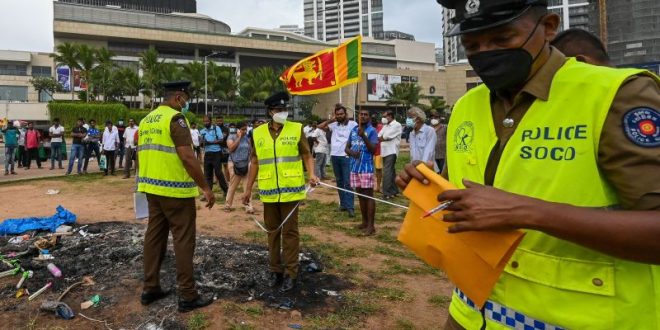 Sri Lanka protesters burn politicians' homes as country plunges further into chaos | CNN