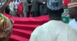 Staircase collapses while Nyesom Wike was making his way to the podium during the PDP Presidential Primaries (video)