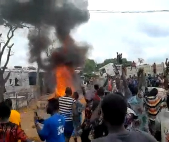 Man stoned and set ablaze over alleged blasphemy in Abuja (video)