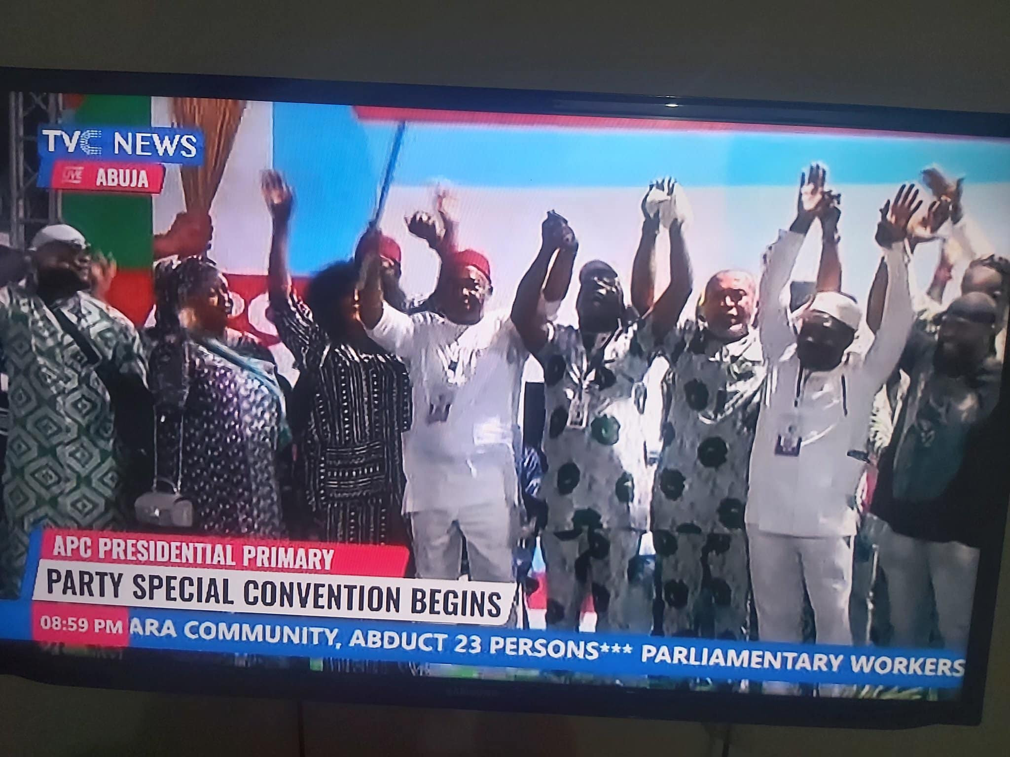 Nollywood actors spotted waving the Nigerian flag as Timi Dakolo?s song played at APC?s presidential primary (video)