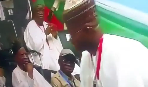 See how Governor Yahaya Bello ignored APC chairman during the party