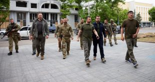 Zelensky Visits War-Torn Mykolaiv in Southern Ukraine