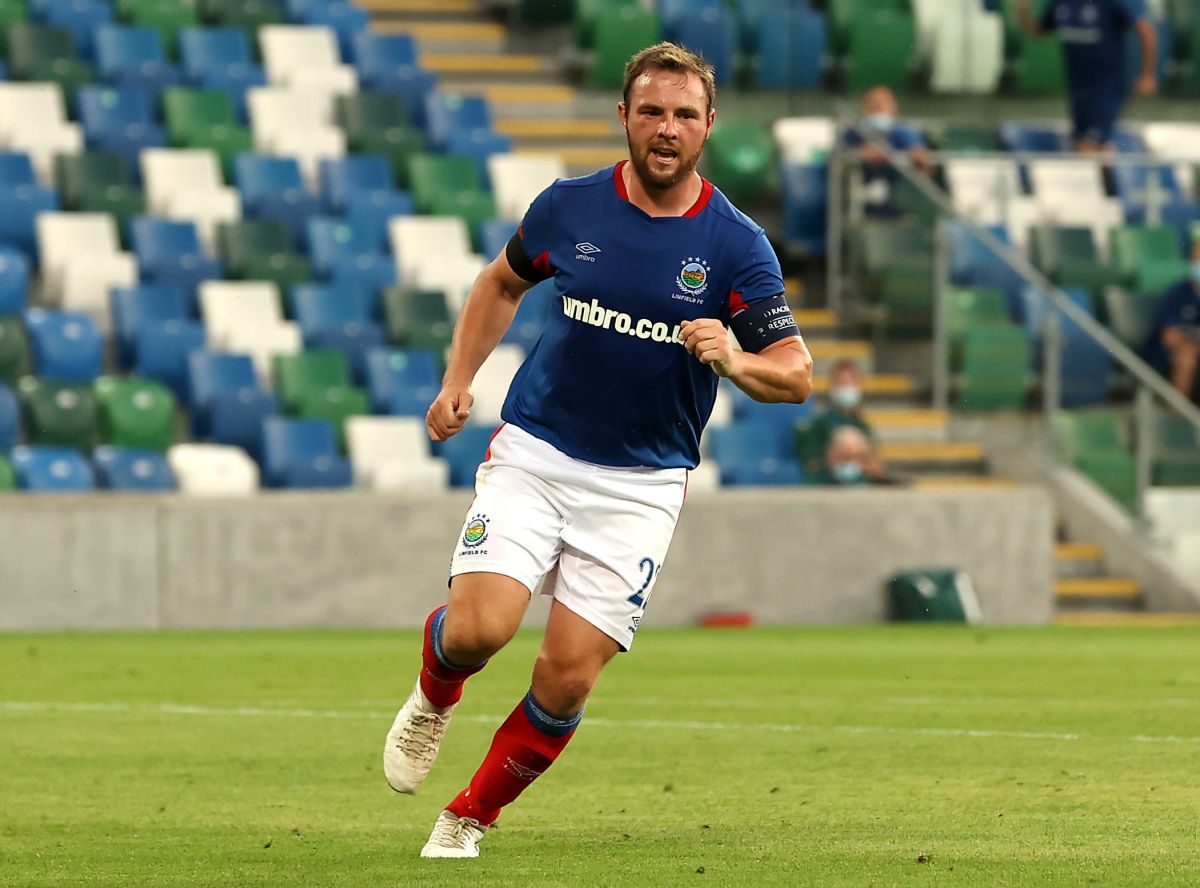 Linfield stun The New Saints with added-time double