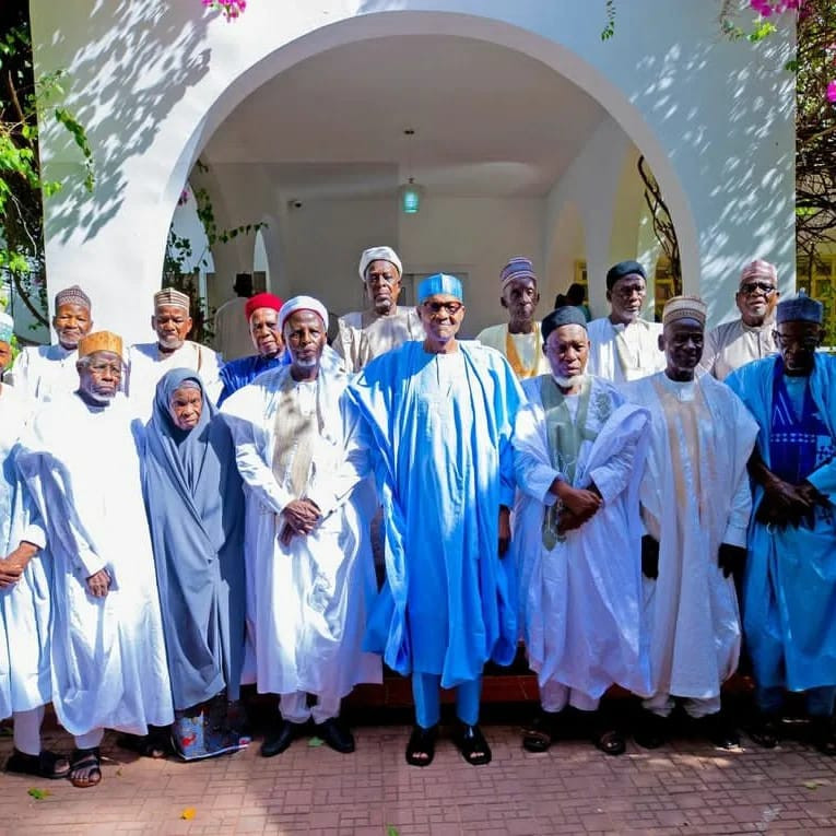 Sallah: President Buhari receives his classmates from middle school in Daura (photos)