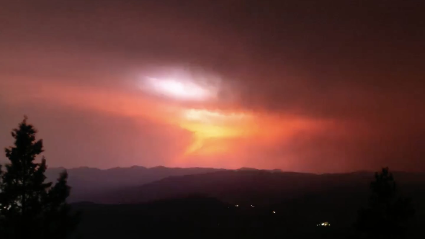 Stunning Video of Lightning in the Sky Above the McKinney Fire