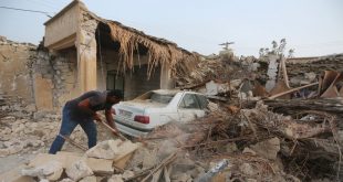 Video: Deadly Earthquake Strikes Southern Iran