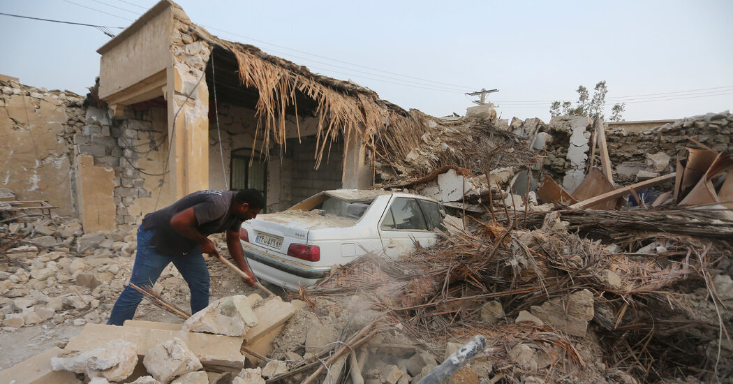 Video: Deadly Earthquake Strikes Southern Iran