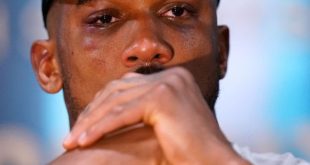 Anthony Joshua breaks down in tears during press conference as he explains bizarre ring meltdown after losing to Oleksandr Usyk (photos/video)