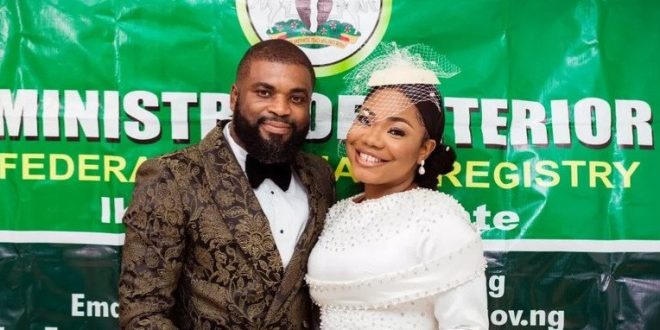 Mercy Chinwo and Pastor Blessed Uzochikwa have their court wedding (photos)