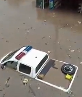 Police van submerged in water as flood takes over some parts of Sango in Ogun state (video)