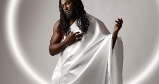 Uti Nwachukwu shares contentious images to celebrate his 40th birthday