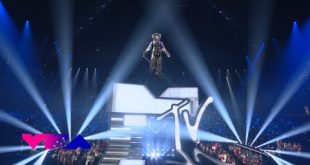 VMAs 2022: Johnny Depp in surprise comeback as MTV Moonman