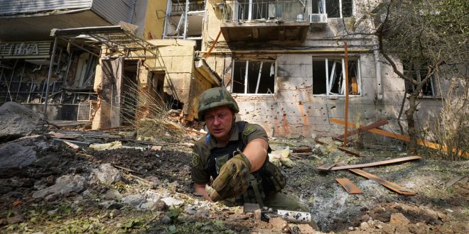 Video: Russian Shelling Hits Residential Areas in Kharkiv