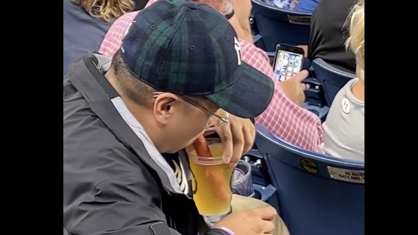 Yankees Fan Drinks Beer Through Hot Dog Straw, Twitter Loses Mind