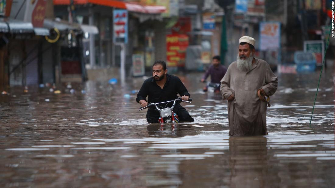 Experts slam 'pittance' in aid to Pakistan as they find climate crisis played a role in floods