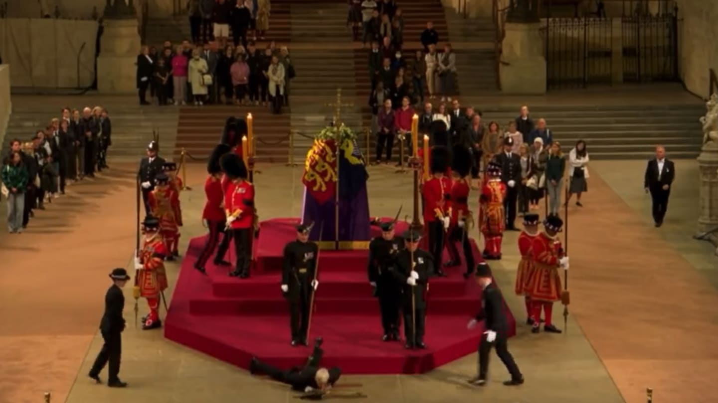 Guard Faints As Queen Elizabeth Lies in State a Few Feet Away