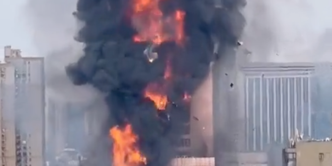 Huge fire breaks out at Chinese Skyscraper burning hundreds alive (videos)