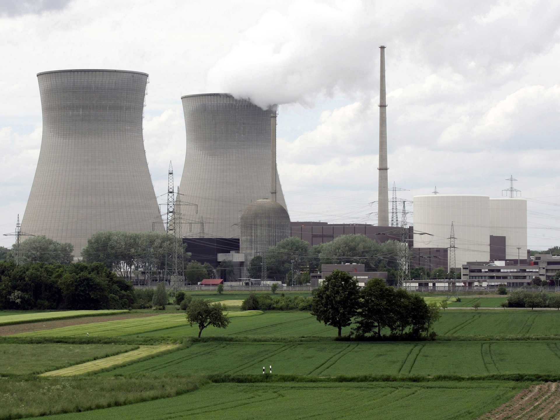 Operator doubts German plan to keep nuclear plants on standby