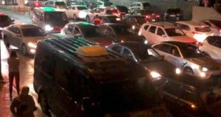 Over 3,000 vehicles queue as thousands of Russian men flee to Georgia to escape being mobilized by Putin in the war against Ukraine (video)