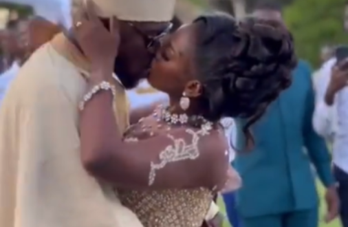Trending video of Ghanaian couple kissing passionately at their wedding ceremony (video)