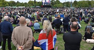 Video: Crowd Gathers in Hyde Park to View the Queen’s Funeral