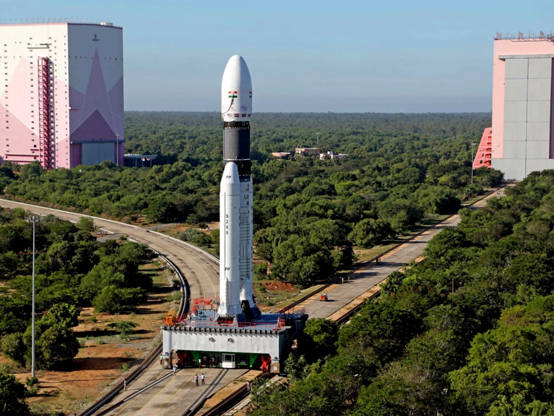 India rocket puts 36 internet satellites into orbit
