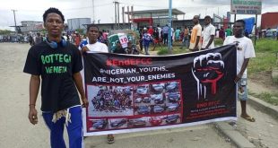 Youths in Warri stage protest against EFCC (video)