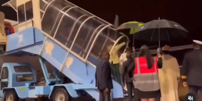 Buhari arrives London for medical check-up (video)