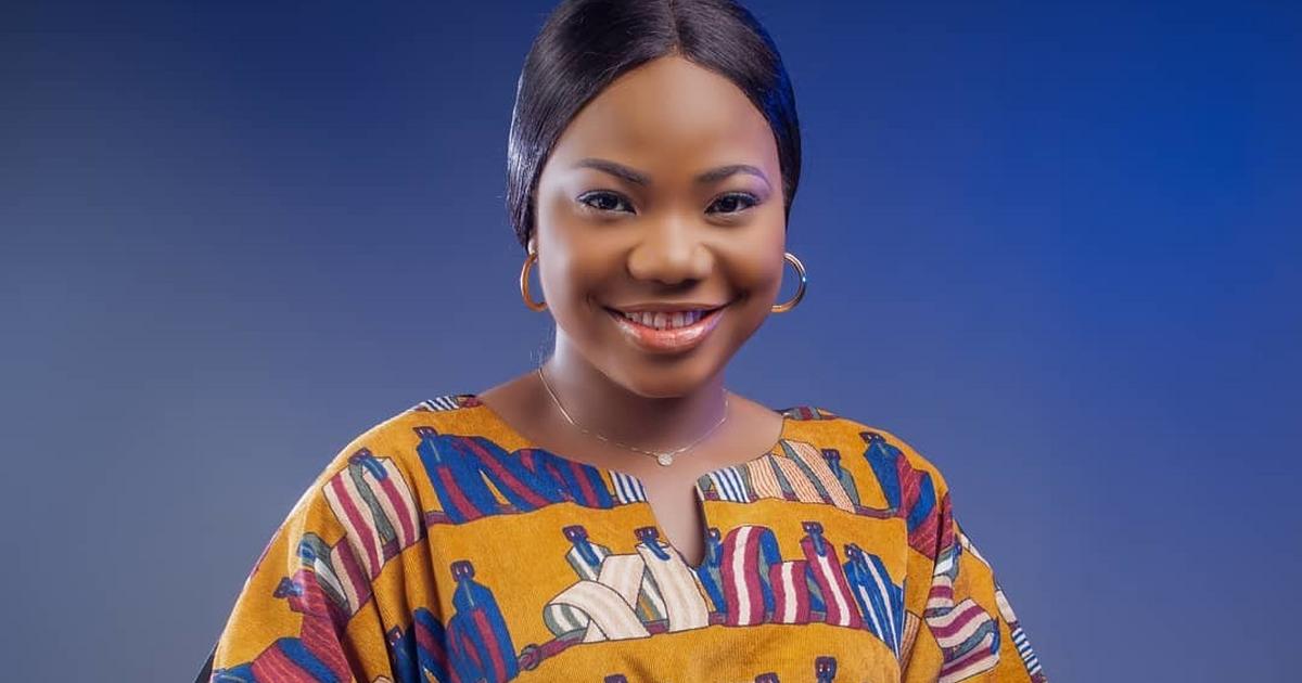 Famous gospel singer Mercy Chinwo performs at PDP rally