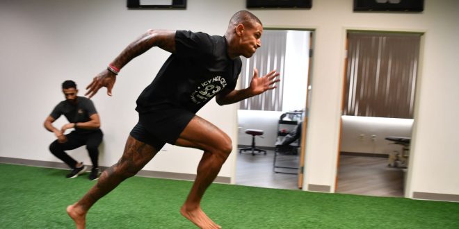 'I Can't Do It All By Myself': An Inside Look at Darren Waller's Recovery Routine